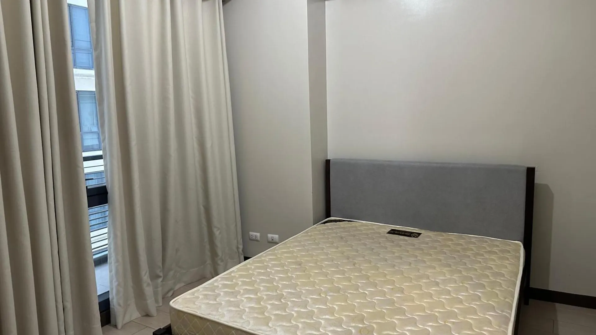 Aparthotel Family Home In The Florence Mckinley Hill Taguig
